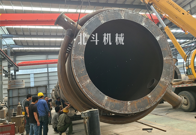 巩义市好色先生APP下载机械活性炭活化炉装车发往新疆