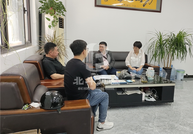 印尼客户来好色先生APP下载机械考察好色先生下载安装设备,洽谈业务合作