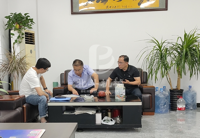 热烈欢迎客户来实地参观环保型垃圾好色先生下载安装